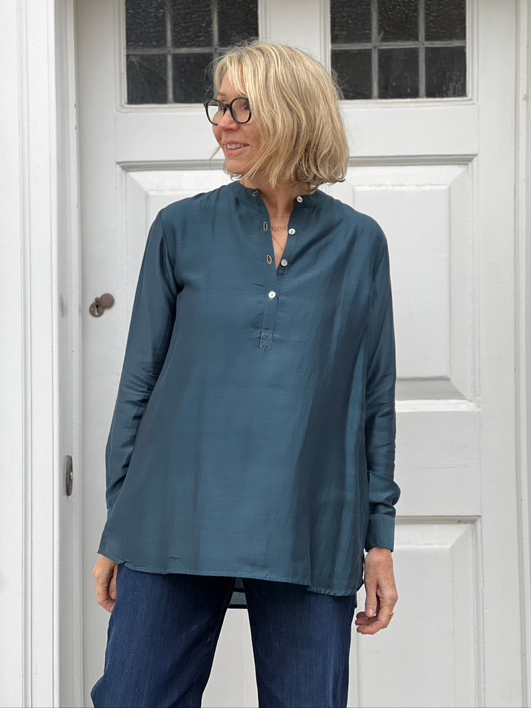 Lined long back shirt in teal silk cotton